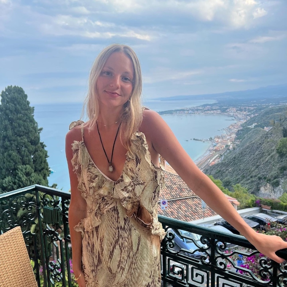 Meet your Posher, Lauren